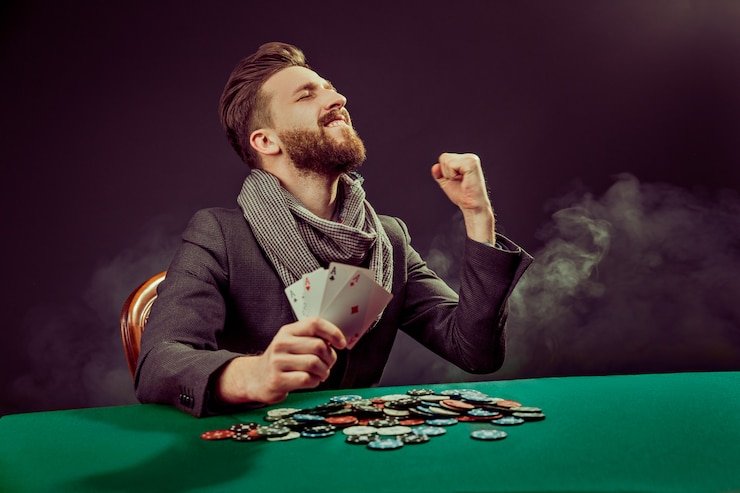 Antarmuka Joker Gaming di aplikasi mobile pandawa4d menampilkan pilihan permainan slot dan tabel kasino langsung